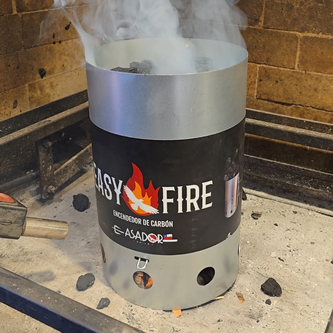 Iniciador de fuego carbón encendido con humo
