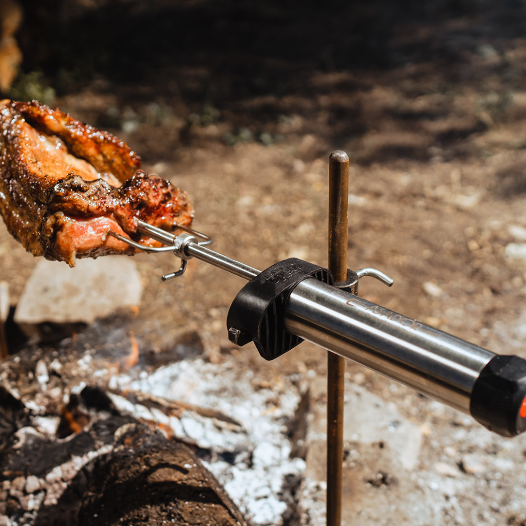 ESPIEDO EL ASADOR